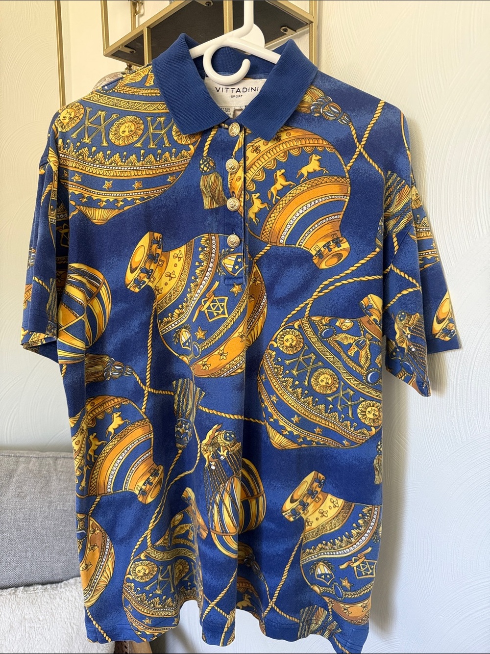Vintage Men’s Vittadini Sport Blue & Gold Printed Polo Shirt Large